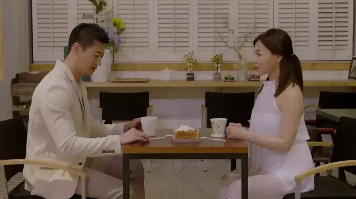《邻居家妻子》韩国电影未删减1080P-韩语中字高清在线观看-百度网盘夸克迅雷下载-邻居家妻子讲述乏味婚姻中的情感越界-免费完整版