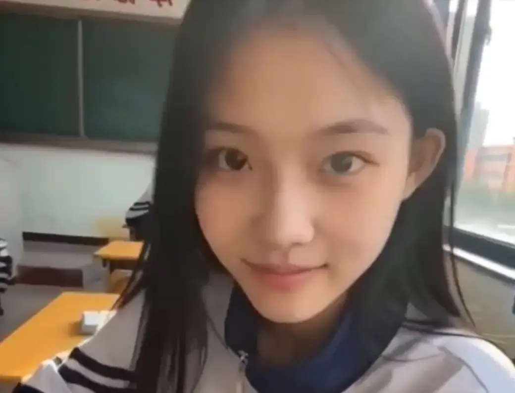 《我的十八岁女友》黄果AI短剧全集无删减版在线播放 - 高甜治愈结局太甜 - 4K蓝光画质星空影院免费观看